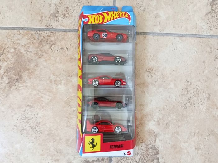 Hot Wheels 2026 Ferrari Red Cars die-cast 1:64 5-Pack (JLN12 JA10C) New & Sealed