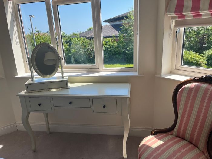 Dressing table