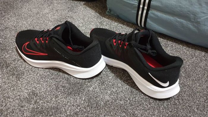 nike black red runners trainers shoes