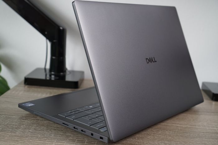 New Dell Pro Max 14 Premium | Core Ultra 7 265H | RTX PRO 1000 Blackwell | 32GB 8400 MT/s | 512GB