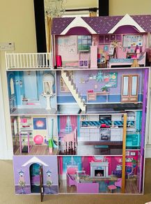 Barbie dream house, Doll house