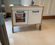 Play kitchen and toys