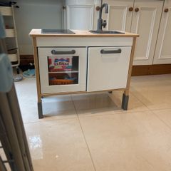 Play kitchen and toys
