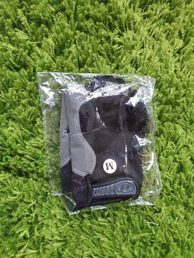 Gym gloves. Fingerless gloves. Cycling gloves. Work gloves. Carpenter gloves. Weightlifting. Workout.  Fitness.  Bodybuilding