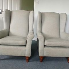 Beautiful neat Sofa with 2 Queen Anne armchairs