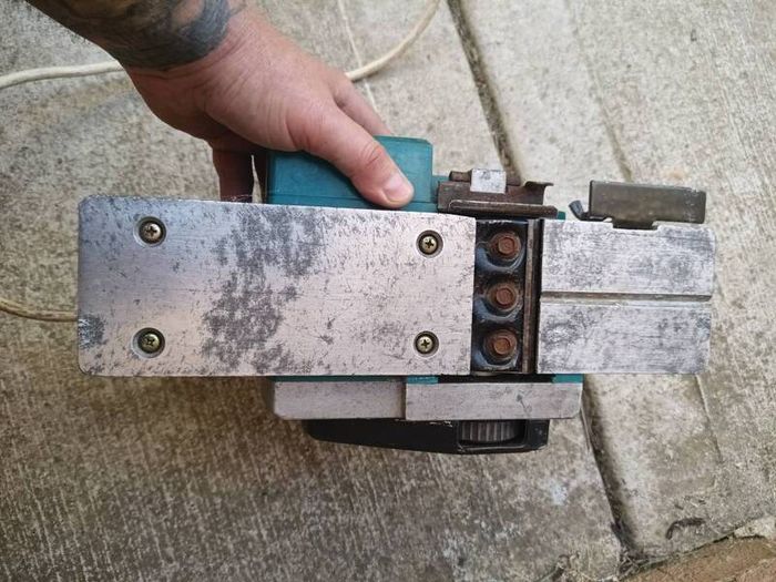 110 Makita planer
