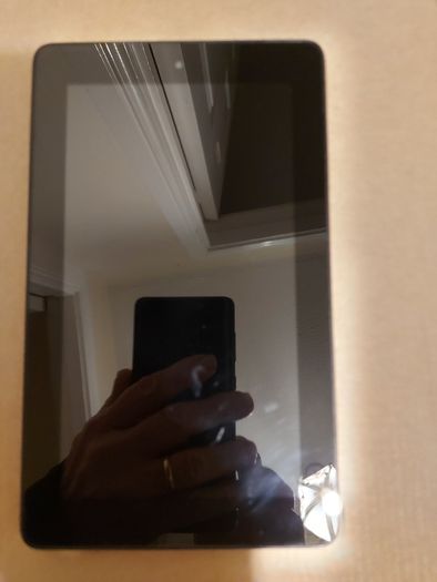 Amazon Fire 5th Generation, 8GB, Model SV98LN in very good cosmetic condition, but needs new Battery