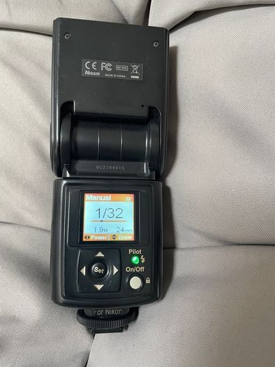 Nissin DI866 speedlite