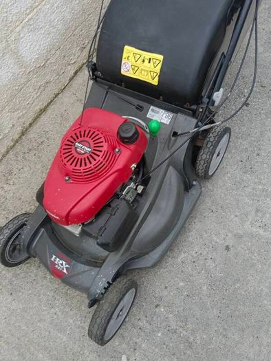 Honda HRX537 self drive lawnmower with 23 inch mulching plastic deck, in good condition. Sold as you seen