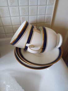 New Wedgwood 4 Seasons Navy & Gold Cups & Saucers