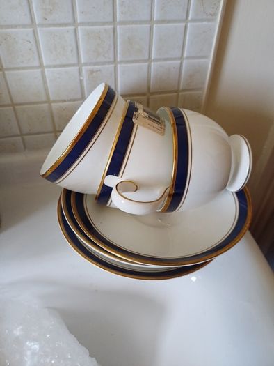 New Wedgwood 4 Seasons Navy & Gold Cups & Saucers