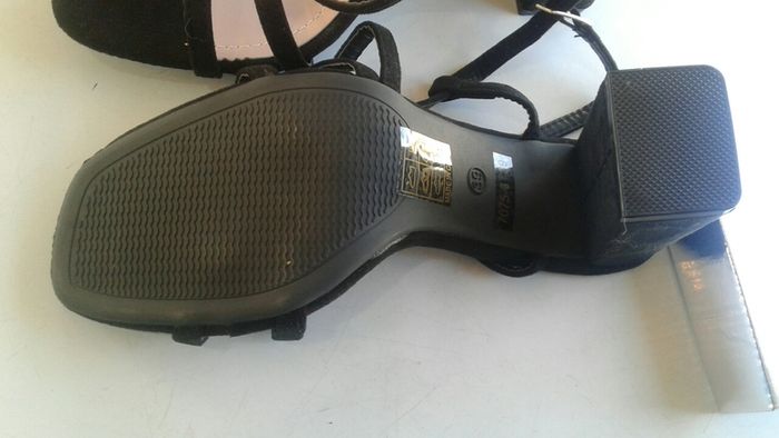 black sandles size 39 NEW WITH BOX