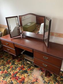 Dressing table