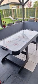 air hockey