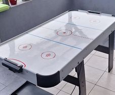 air hockey