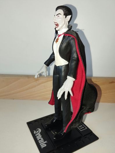 Universal Monsters  Dracula Bendyfigs  The Noble Collection