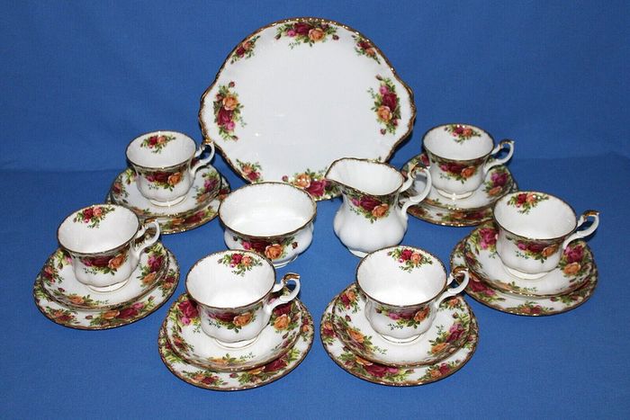 Royal Albert "Old Country Roses"   21 pcs Tea Set