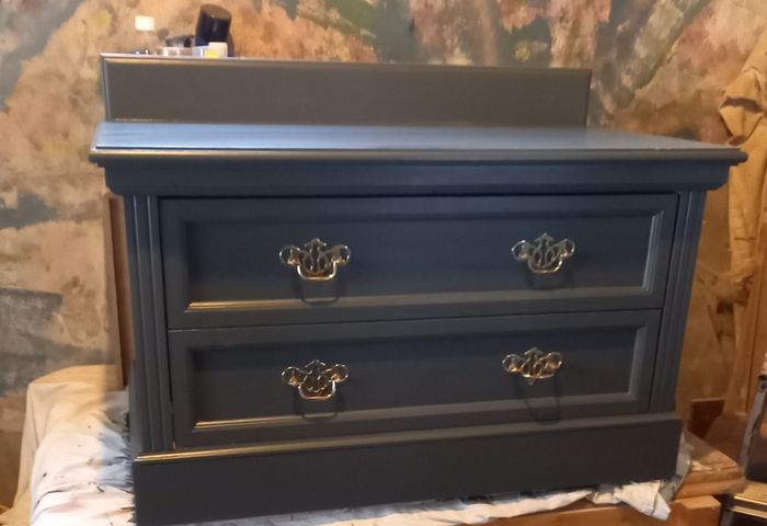 Chest of drawers