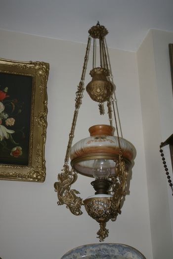 Antique Counter-Weighted  Parlor Oil Lamp