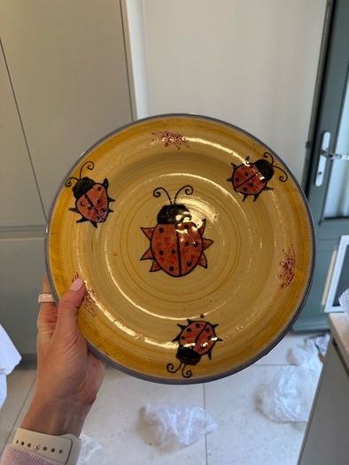 Crockery: plates, bowls etc.