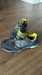 Safety shoes