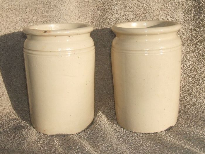 Two antique stoneware jars (c.1910s) - both in excellent undamaged condition (5.5" height)