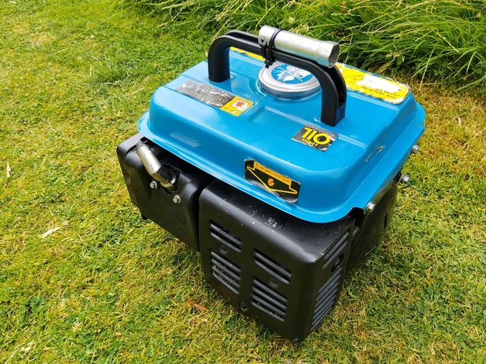 WorkZone 650W Generator with DC Charging at 10A