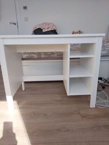 White desk/cosmetic table
