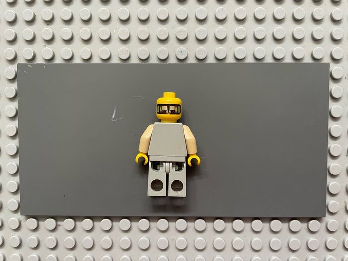 lego Star Wars sw0049 Lobot minifigure- Light Gray Uniform, Yellow Head