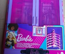 New - Barbie Ultimate Closet