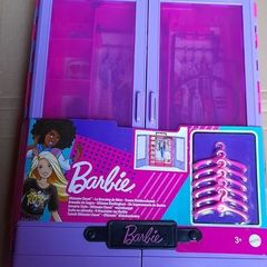 New - Barbie Ultimate Closet