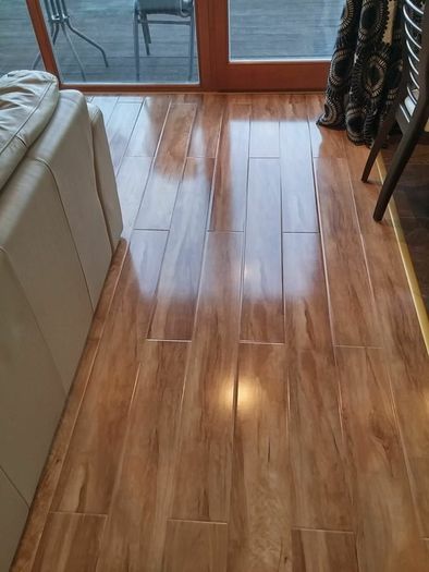 Laying floor Panels