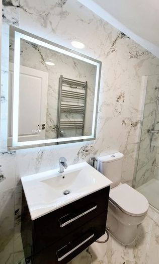 LED Mirrors Ensuite Many Sizes and Shapes Bathroom Bedroom Bluetooth Speakers Demister Antifog Fog Free Makeup Dual LED Bright Light Adjustable Brightness Touch Sensor