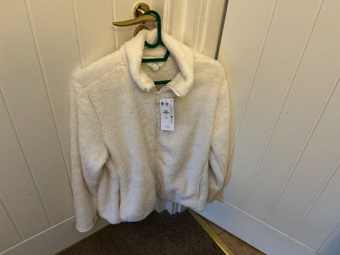 Cream fluffy Jacket BNWT size M