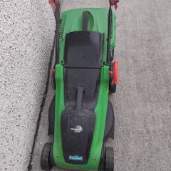 Electric lawnmower