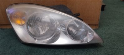 Kia Ceed drivers side headlight