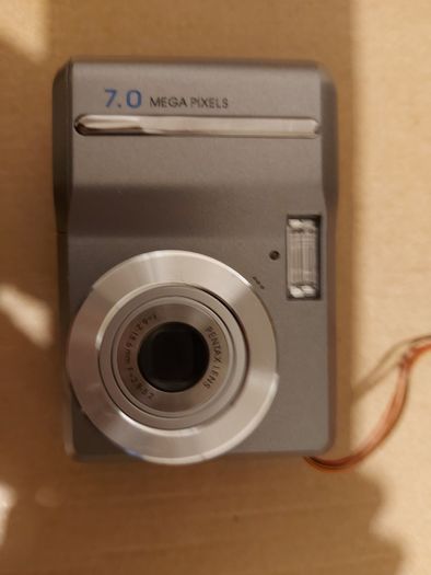 PENTAX 7 Megapixels Digital Camera, takes 2 AA Batterys, works fine, in very good cosmetic condition