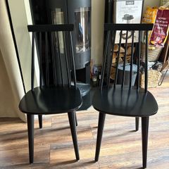 Set of 2 Black Windsor Solid-Wood Dining Chairs