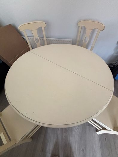Round Table & 4 Chairs