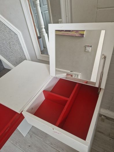 Dressing table