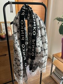 Pinko logo stole