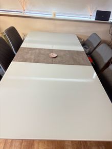 Kitchen table & 6 chairs
