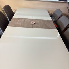 Kitchen table & 6 chairs