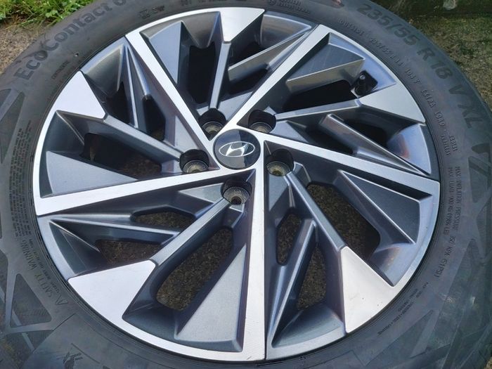1 x Genuine Hyundai Tucson 18'' Alloy Wheel - Delivery