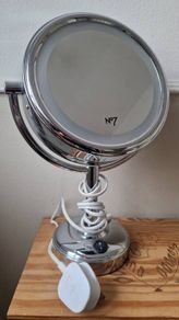 No. 7 light up mirror