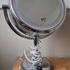 No. 7 light up mirror