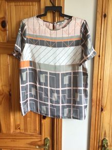Next Ladies Grey Salmon short sleeve blouse top size 20 includes postage