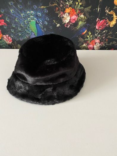 NWOT ladies faux fur hat