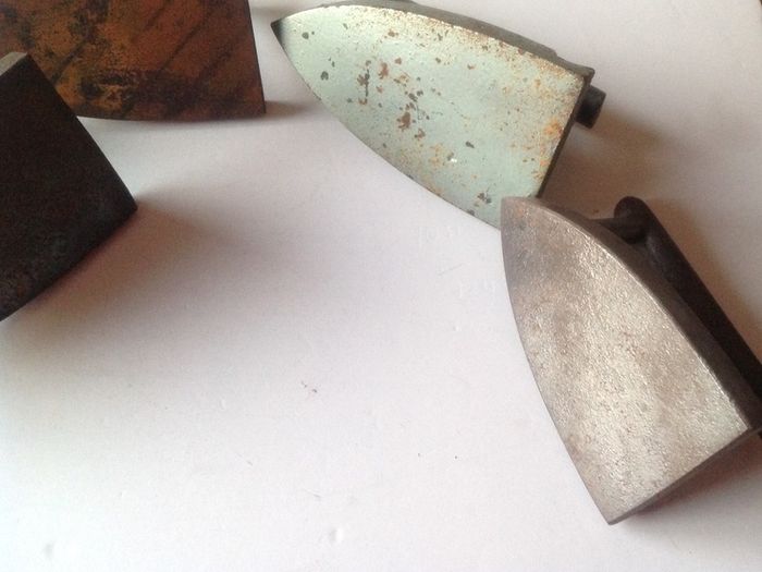 4x Antique Flat Irons French Cast Iron