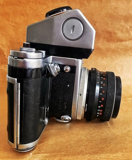 Pentacon Six | Medium Format SLR Camera | Sharp Carl Zeiss Jena MC Biometar 80mm f/2.8 Prime Lens.